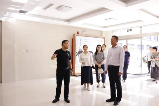 安陽(yáng)學(xué)院校長(cháng)單偉龍一行蒞臨我公司實(shí)習基地考察